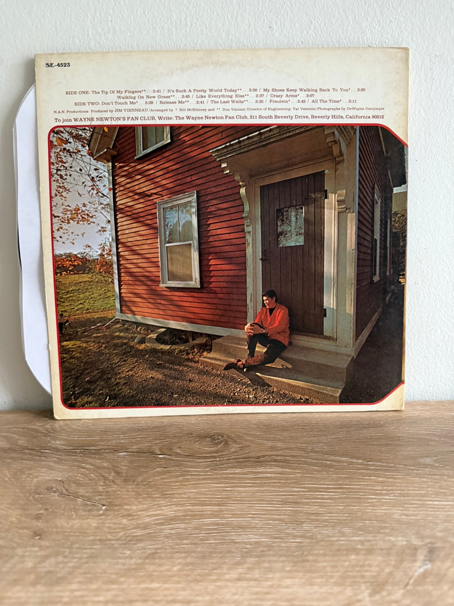 Wayne Newton – Walking On New Grass