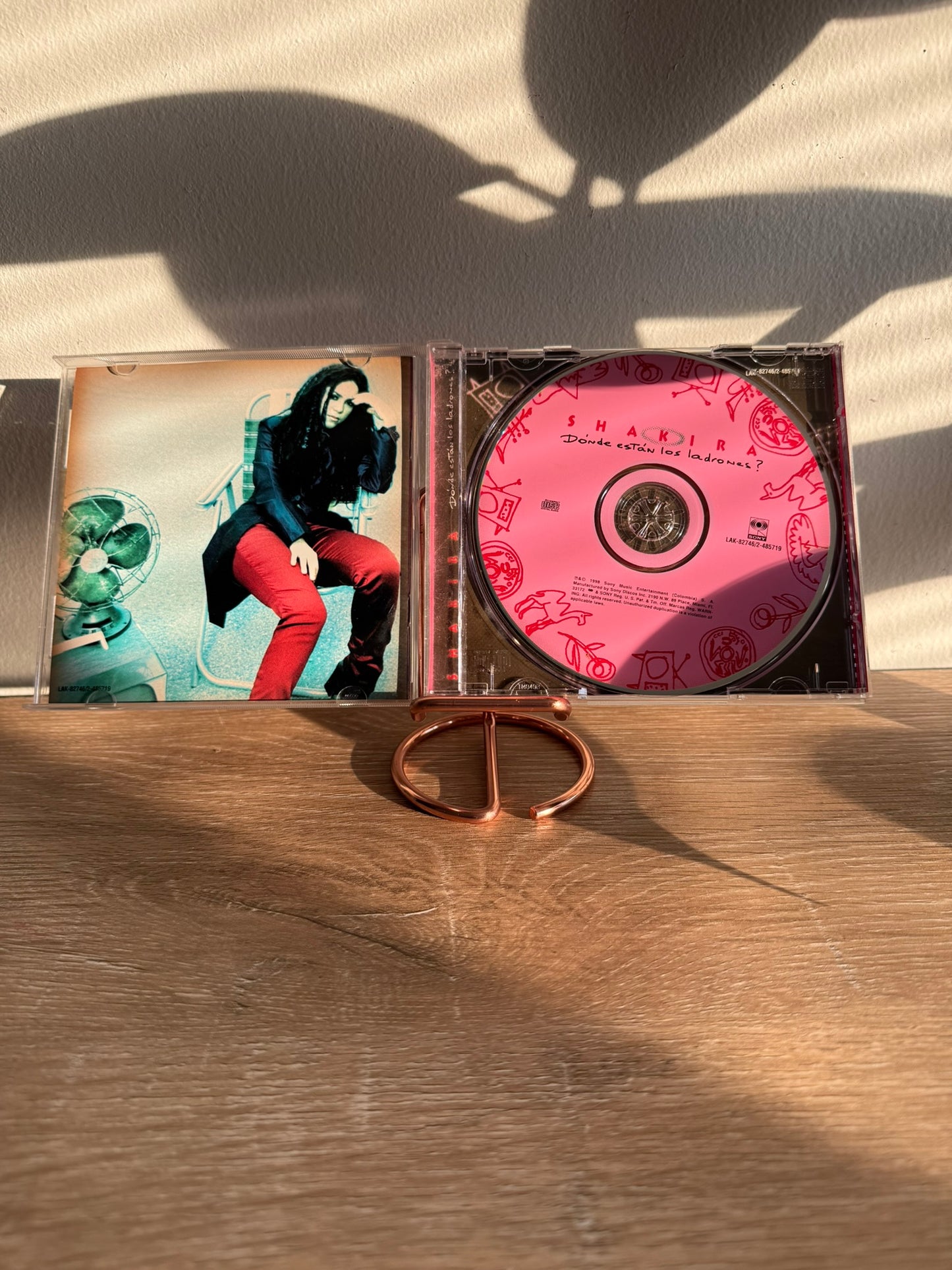 Shakira – Dónde Están Los Ladrones?