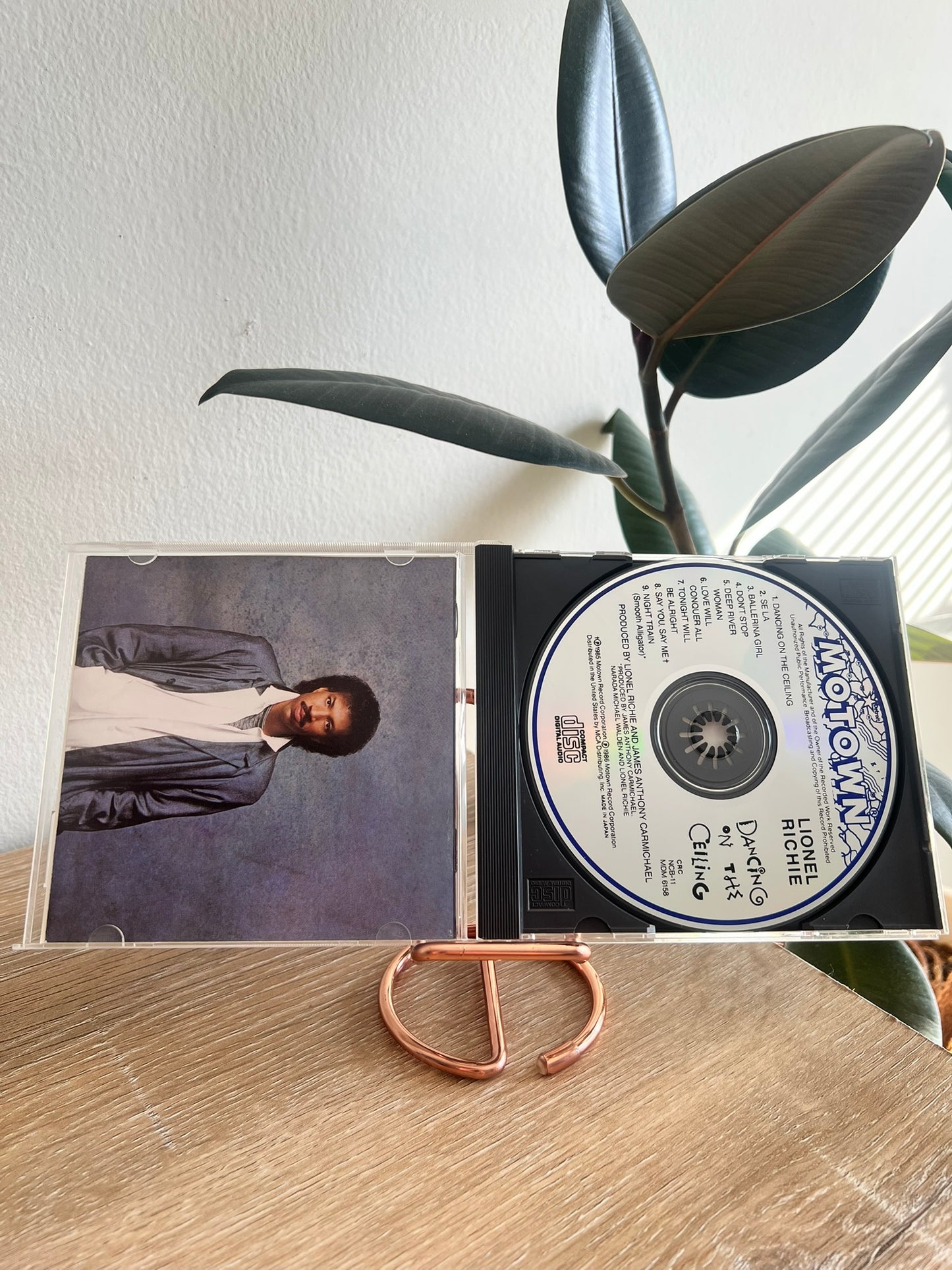 Lionel Richie – Dancing On The Ceiling