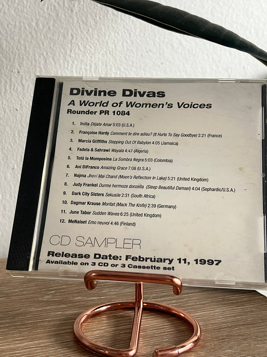 Divine Divas : A World of Women's Voice