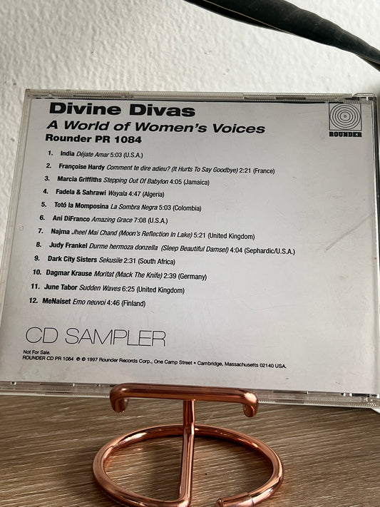 Divine Divas : A World of Women's Voice