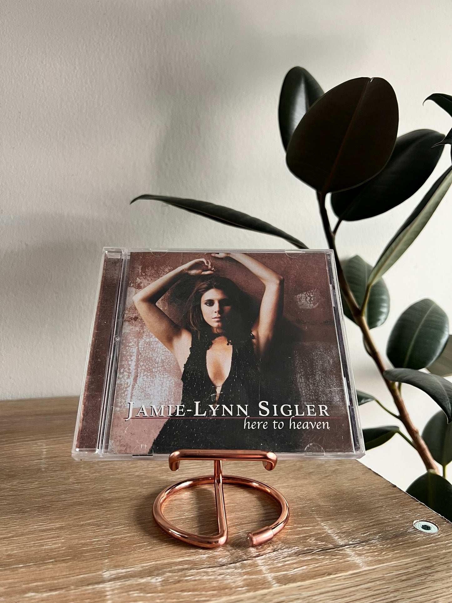 Jamie-Lynn Sigler – Here To Heaven