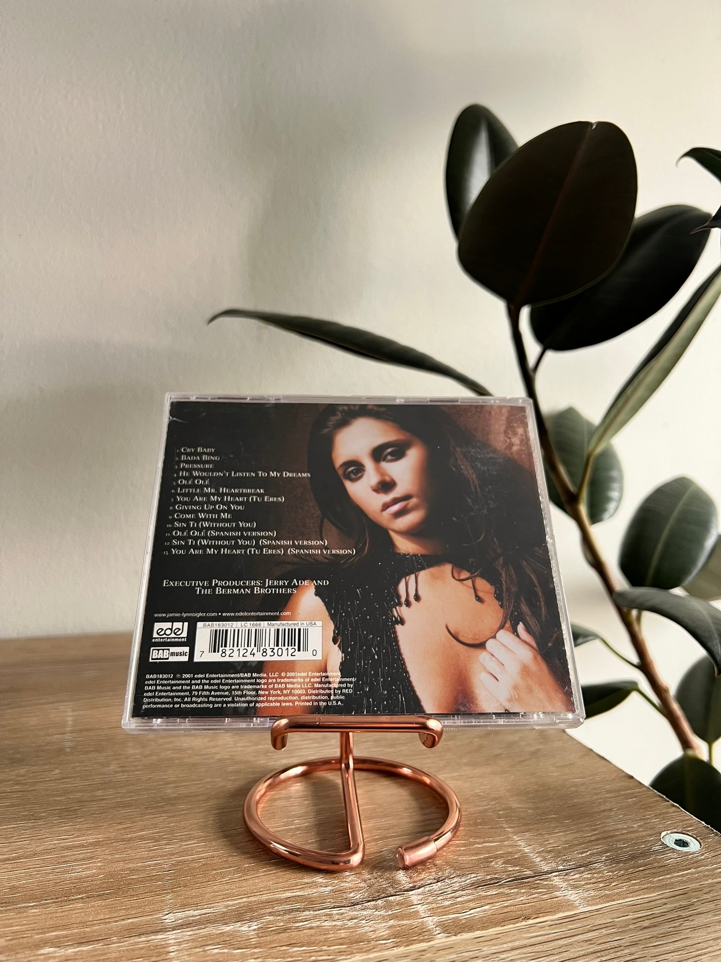 Jamie-Lynn Sigler – Here To Heaven