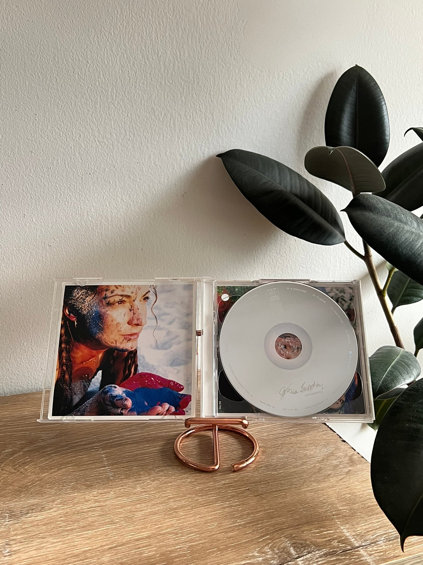 Gloria Estefan – Unwrapped